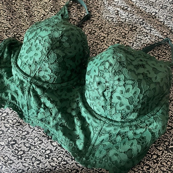Victoria’s Secret Green Semi Push Up Bralette - Picture 2 of 2